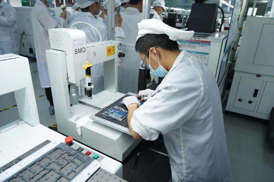 從圖紙到指尖 一臺筆記本電腦的誕生之旅——記機械革命工廠探訪